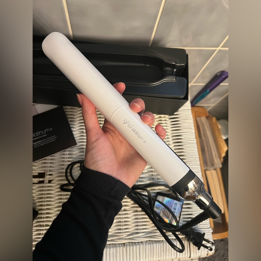 ghd Platinum+ professional smart styler hair straightener